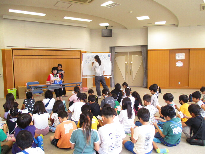8月