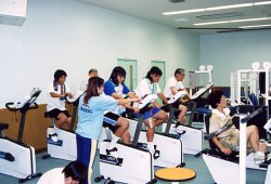 介護予防トレーニング室の利用の様子