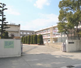 伊福小学校の外観